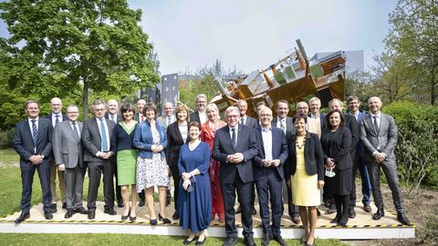 Die Landesregierung hält eine auswärtige Kabinettssitzung bei EUMETSAT ab