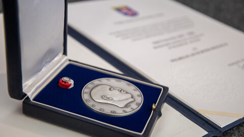Die Wilhelm-Leuschner-Medaille, Hessens höchste Auszeichnung Die Wilhelm-Leuschner-Medaille, Hessens höchste Auszeichnung