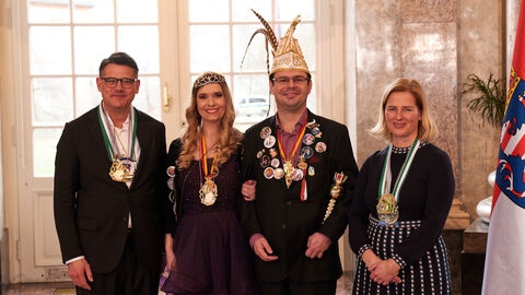 Ministerpräsident Boris Rhein und seine Frau Tanja Raab-Rhein empfangen im Schloss Biebrich in Wiesbaden hessische Fastnachtsvereine