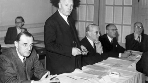 Eine schwarzweiße Aufnahme des früheren hessischen Ministerpräsidenten Christian Stock.