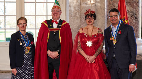 Ministerpräsident Boris Rhein und seine Frau Tanja Raab-Rhein empfangen im Schloss Biebrich in Wiesbaden Prinz Andreas und Prinzessin Stefanie vom Niederissigheimer Carnevalsclub; Andreas und Stefanie Zorbach 