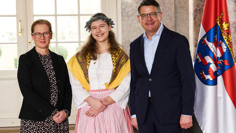Ministerpräsident Boris Rhein empfängt gemeinsam mit seiner Frau Tanja Raab-Rhein die Königsteiner Lavendelkönigin Lisa III. im Wiesbadener Schloss Biebrich; Lisa Becker. 