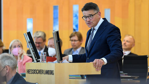 Ministerpräsident Boris Rhein spricht im Hessischen Landtag
